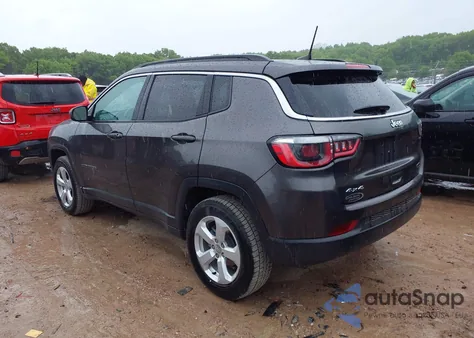 2018 Jeep Compass Latitude 4X4 z USA, uszkodzony, nr VIN 3C4NJDBB0JT185244